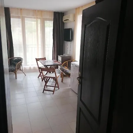 Apart-hotel Triumph Village 4*