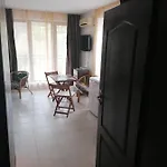 Lägenhetshotell Triumph Village 4*