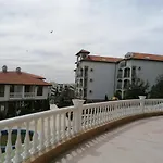 Triumph Village 아파트호텔 스베티 블라스