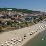 아파트호텔 Triumph Village