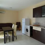 Triumph Village 아파트호텔 4*