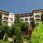 아파트호텔 Triumph Village 4*