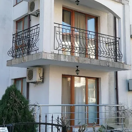 Apart-hotel Triumph Village 4*