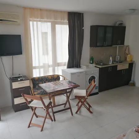 Triumph Village アパートホテル