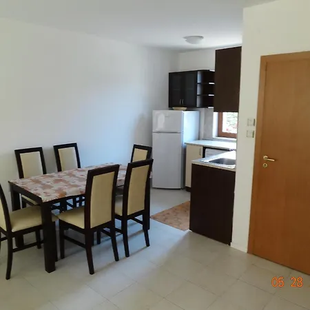 Triumph Village アパートホテル