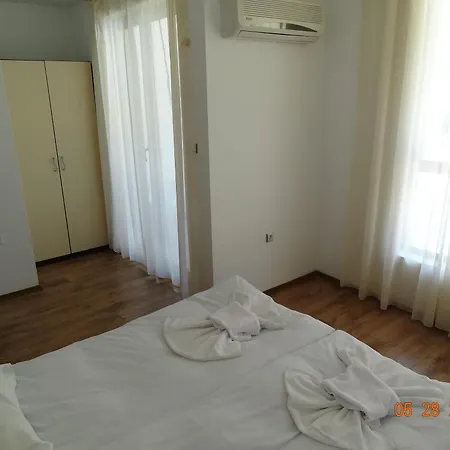 Triumph Village アパートホテル