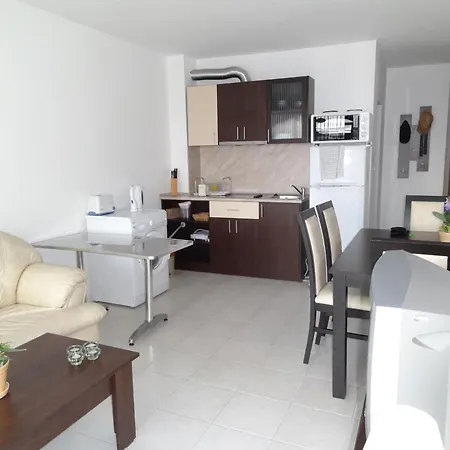 Triumph Village アパートホテル